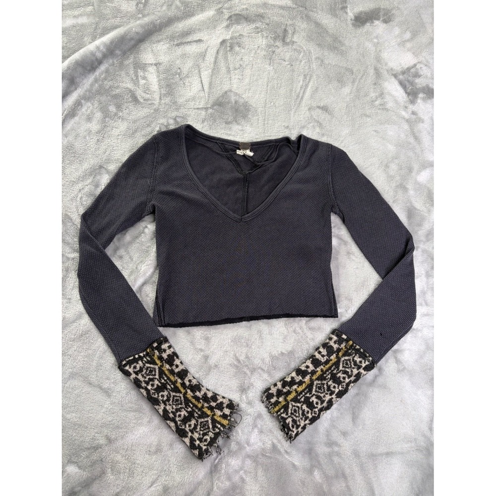 We The Free Cropped Thermal Top Womens XS Gray Geometric V-Neck Long Sleeve